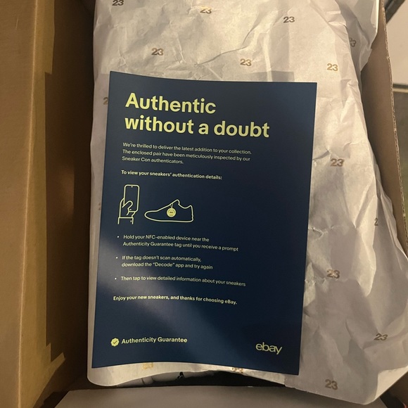 Air Jordans Mids.Beautiful size 9 just an awesome sneaker.👟Like new & authentic - Picture 12 of 13